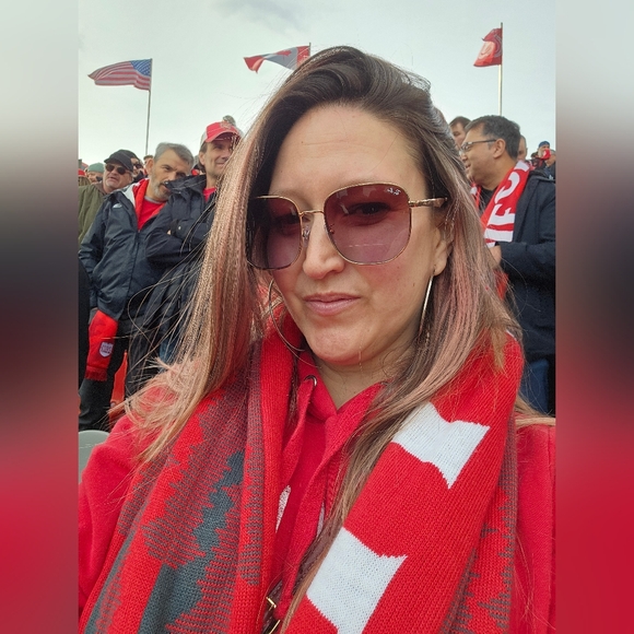 Meet your Posher, Jennifer - Picture 2 of 4